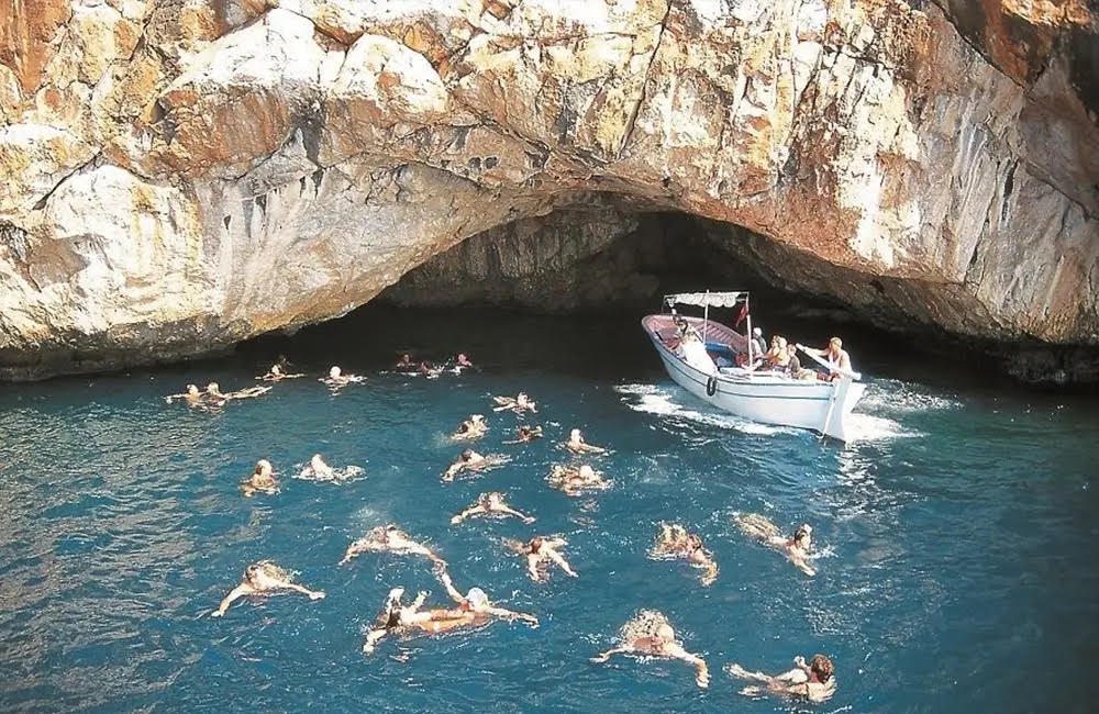 RAINBOW 007 ALANYA HER ŞEY DAHİL TEKNE TURU